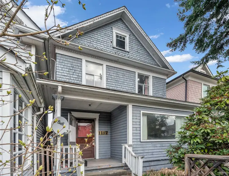 1117 E PENDER STREET - photo 2 of 26