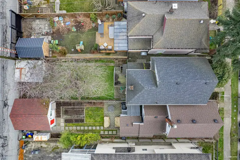 1117 E PENDER STREET - photo 3 of 26