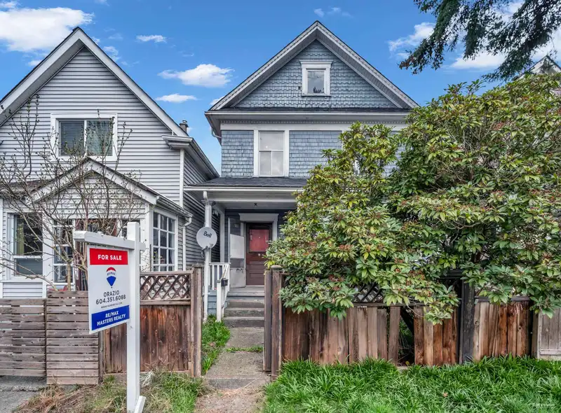 1117 E PENDER STREET - photo 4 of 26