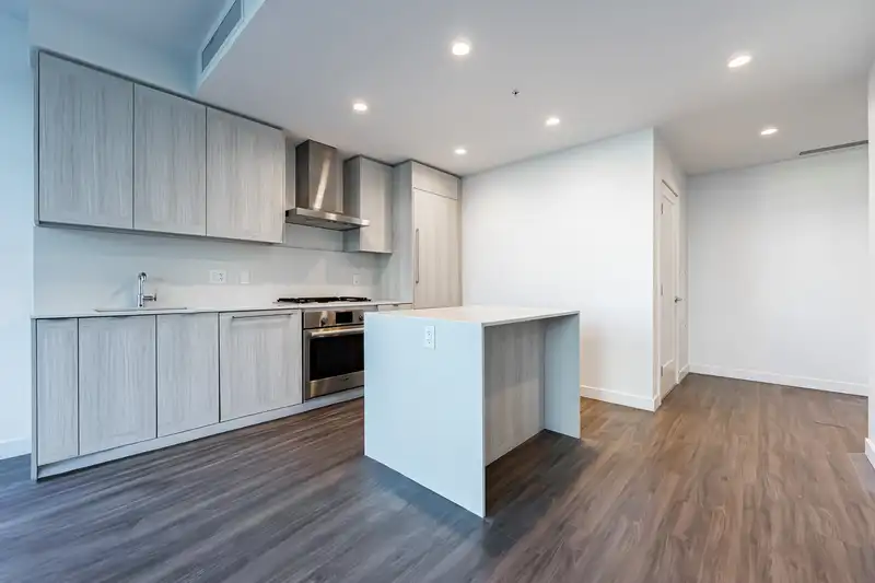 507 2311 BETA AVENUE - photo 4 of 21