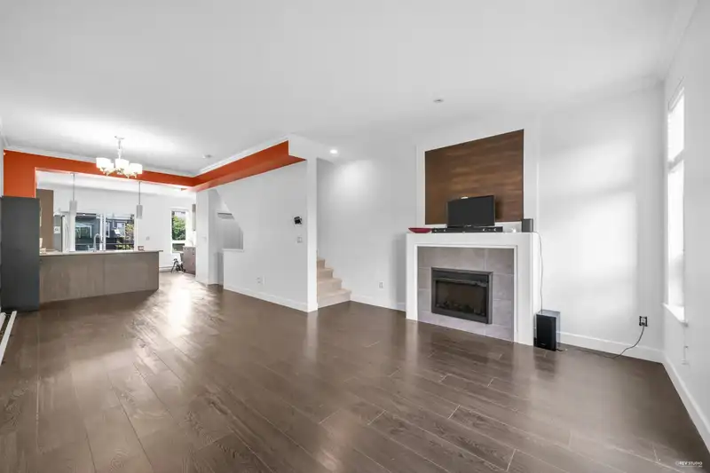 106 5888 144 STREET - photo 2 of 31