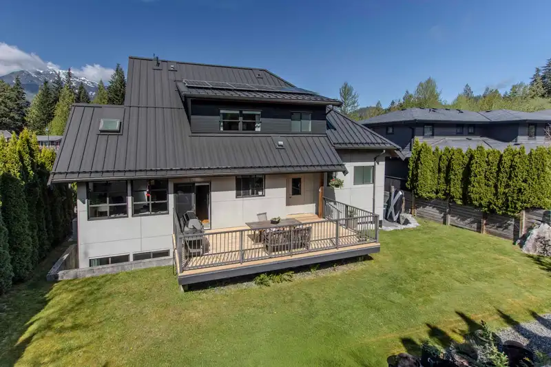 1007 JAY CRESCENT - photo 1 of 38
