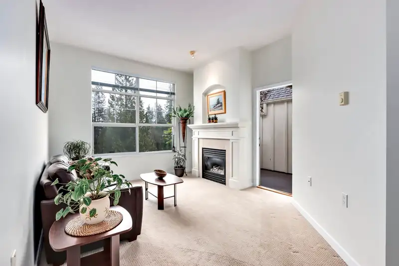 403 960 LYNN VALLEY ROAD - photo 2 of 26