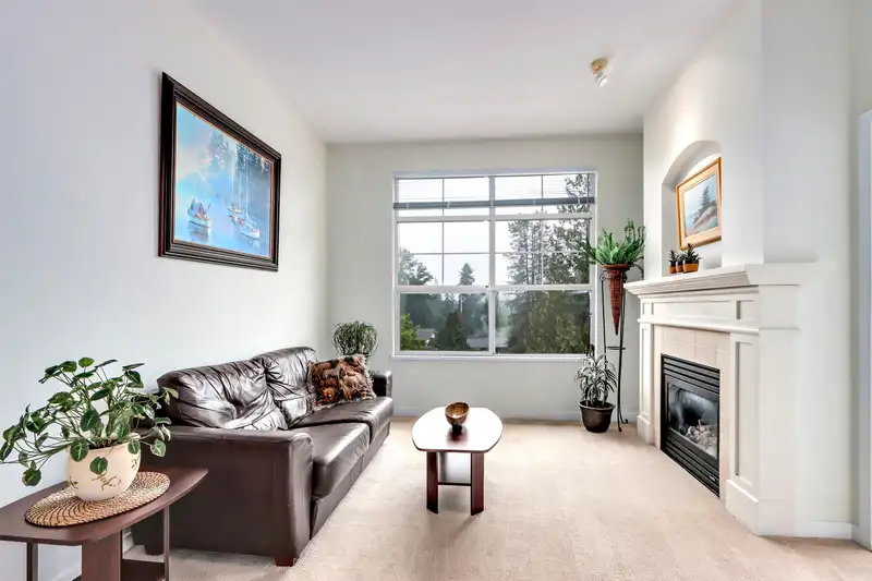 403 960 LYNN VALLEY ROAD - photo 3 of 26