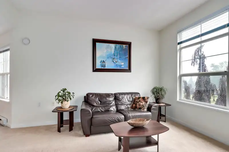 403 960 LYNN VALLEY ROAD - photo 4 of 26