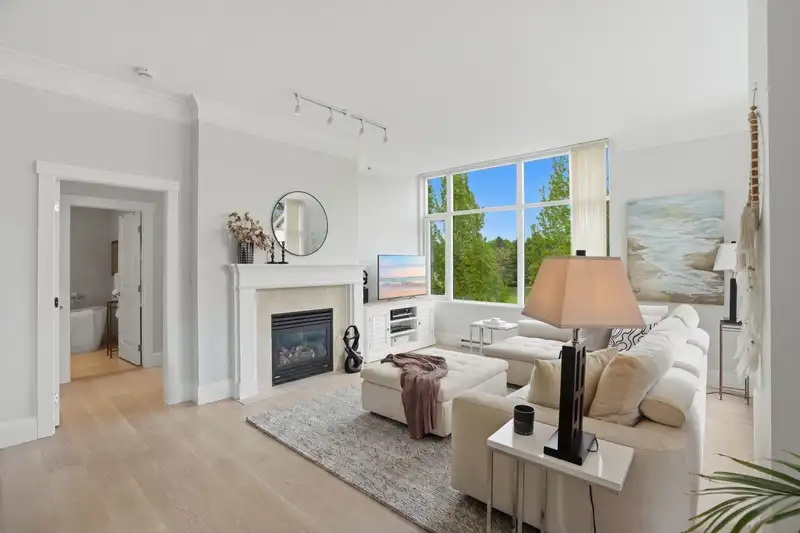 PH711 4759 VALLEY DRIVE - photo 3 of 40
