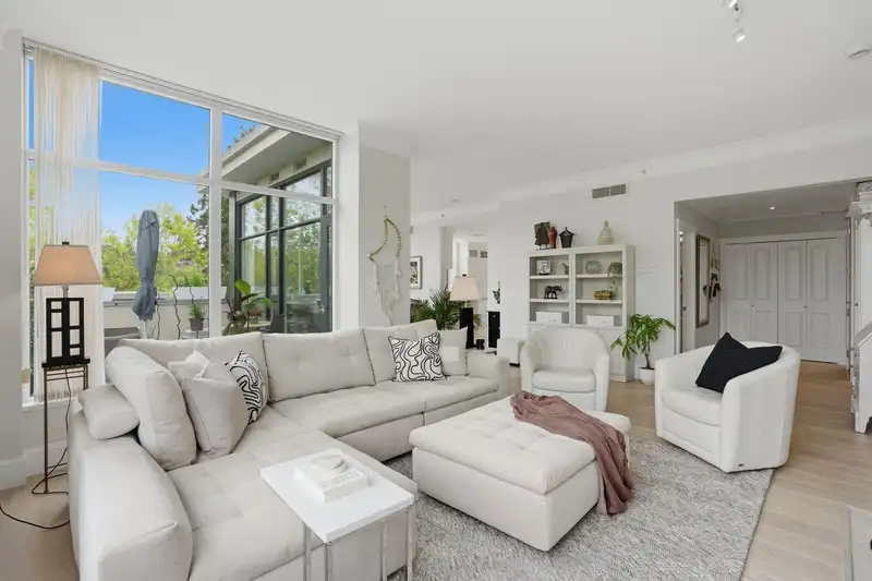 PH711 4759 VALLEY DRIVE - photo 4 of 40