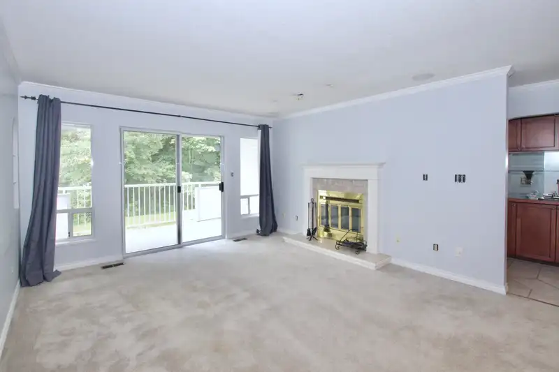 32 3055 TRAFALGAR STREET - photo 3 of 35