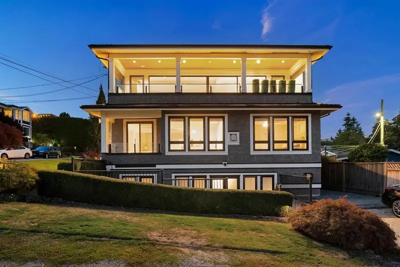 932 ASH STREET - photo 2 of 25