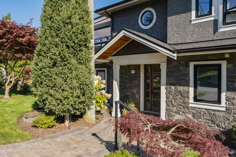 932 ASH STREET - photo 4 of 25