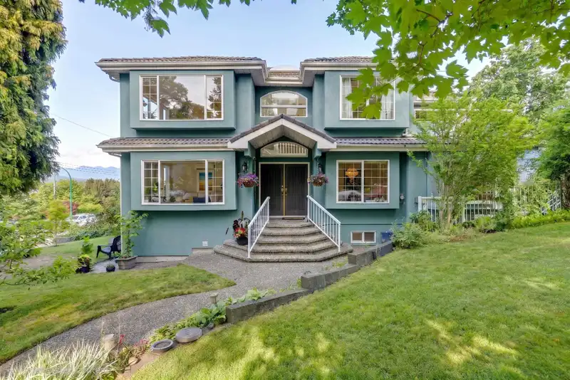 588 N KASLO STREET - photo 1 of 33