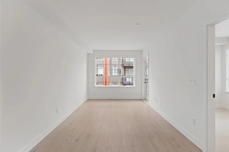 418 13258 105 AVENUE - photo 2 of 25