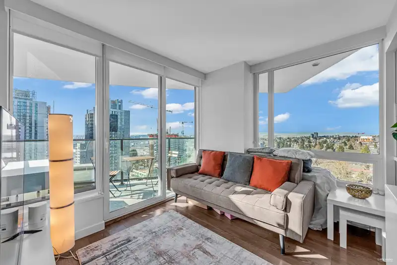 2201 8189 CAMBIE STREET - photo 4 of 9