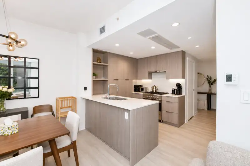 501 1401 HUNTER STREET - photo 4 of 22