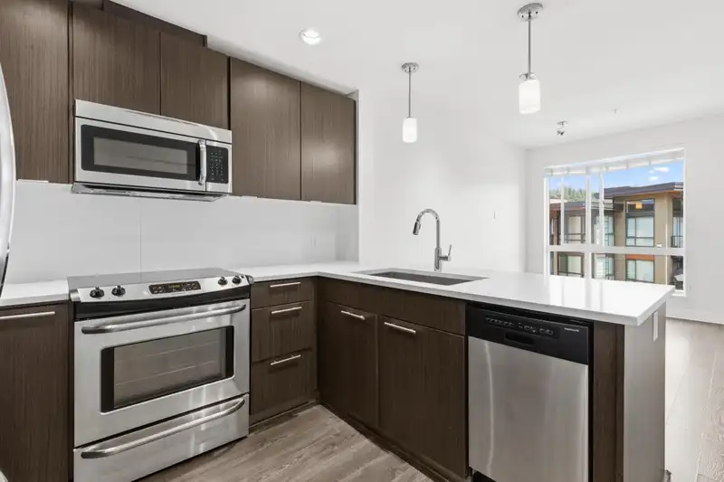 511 733 W 3RD STREET - photo 4 of 35
