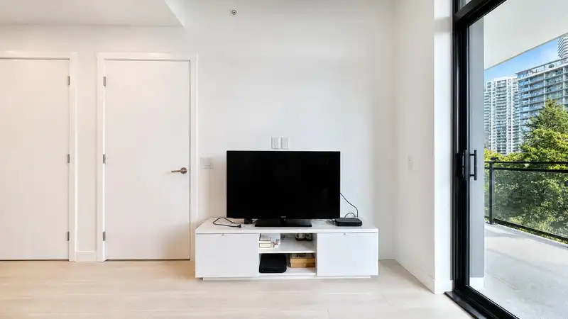 901 626 CLAREMONT STREET - photo 4 of 16
