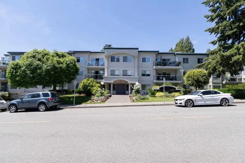 202 1441 BLACKWOOD STREET - photo 1 of 21