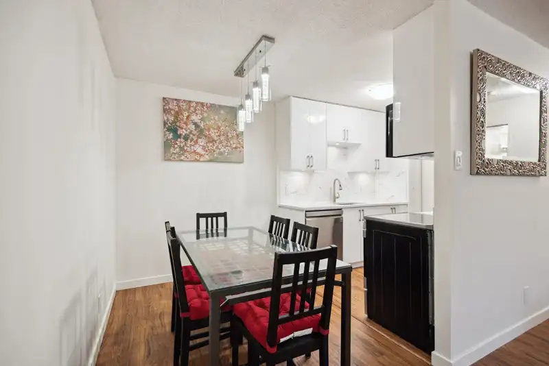 519 2012 FULLERTON AVENUE - photo 4 of 33