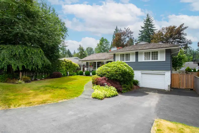 1057 MONTROYAL BOULEVARD - photo 3 of 27