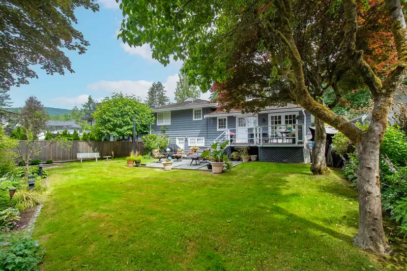 1057 MONTROYAL BOULEVARD - photo 4 of 27