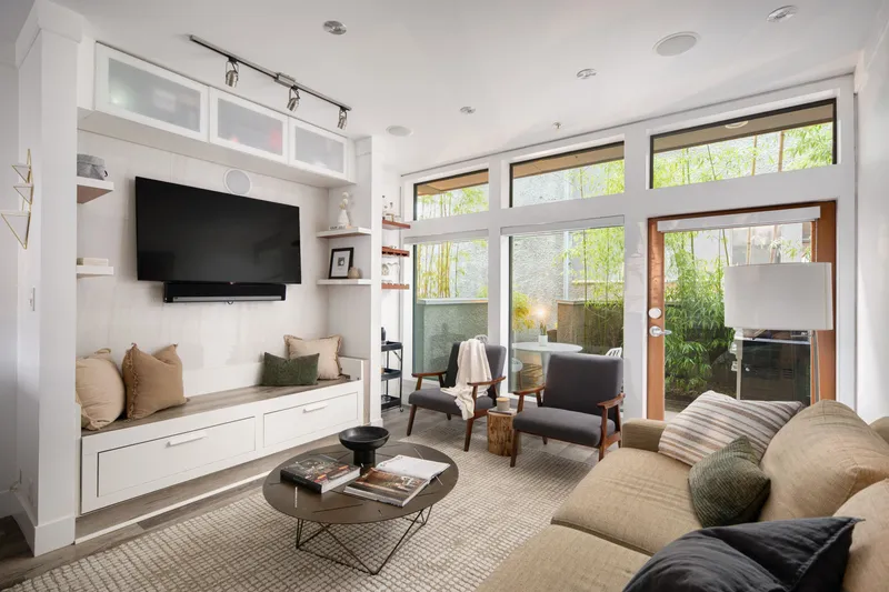 396 E 15TH AVENUE - photo 2 of 25