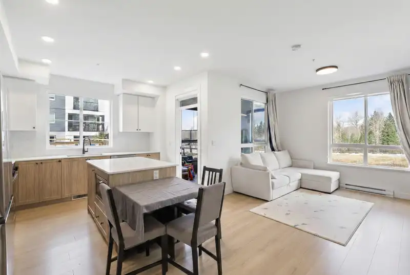 104 19953 76 AVENUE - photo 1 of 39
