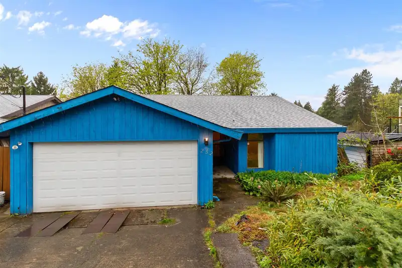 252 MONTGOMERY STREET - photo 1 of 23