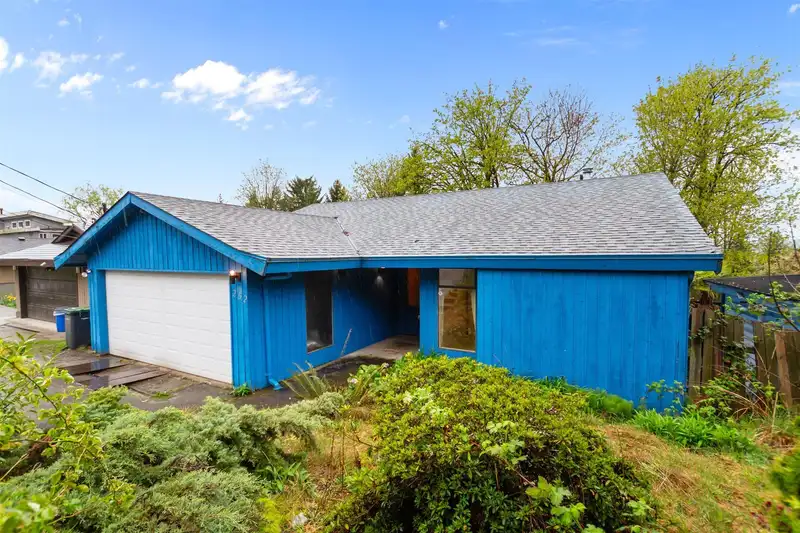 252 MONTGOMERY STREET - photo 2 of 23