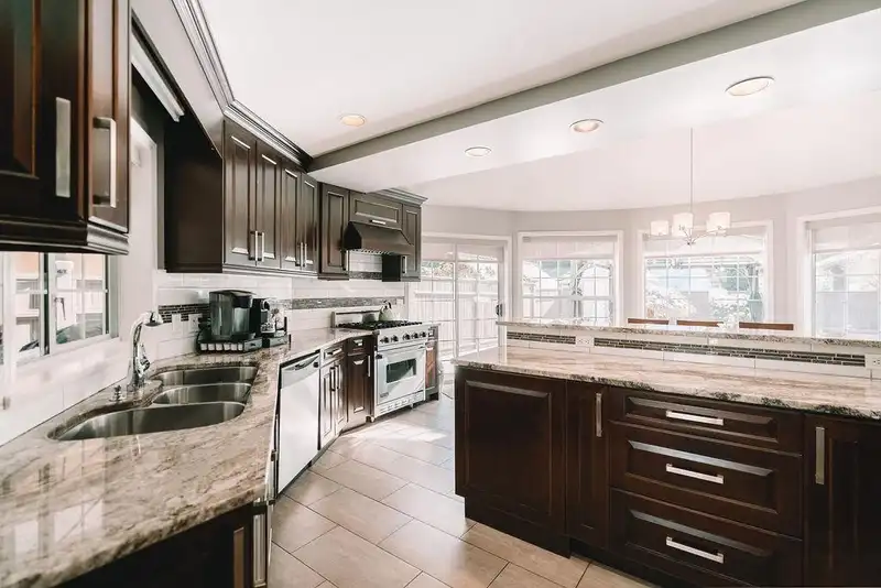 806 SPRICE AVENUE - photo 3 of 40