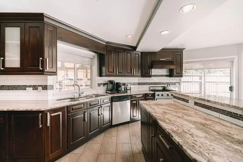 806 SPRICE AVENUE - photo 4 of 40