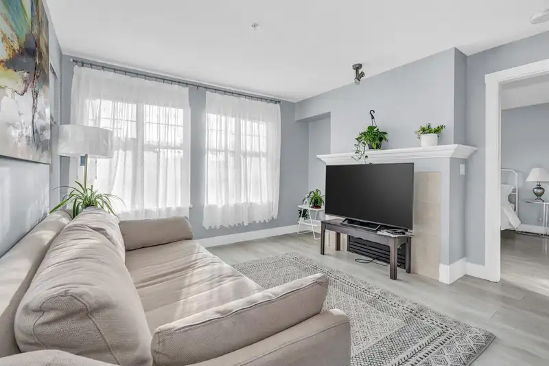 210 995 W 59TH AVENUE - photo 3 of 23