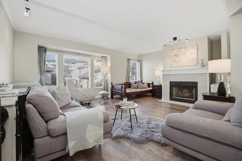 817 ROCHE POINT DRIVE - photo 4 of 25