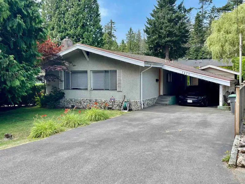 1427 128A STREET - photo 1 of 13