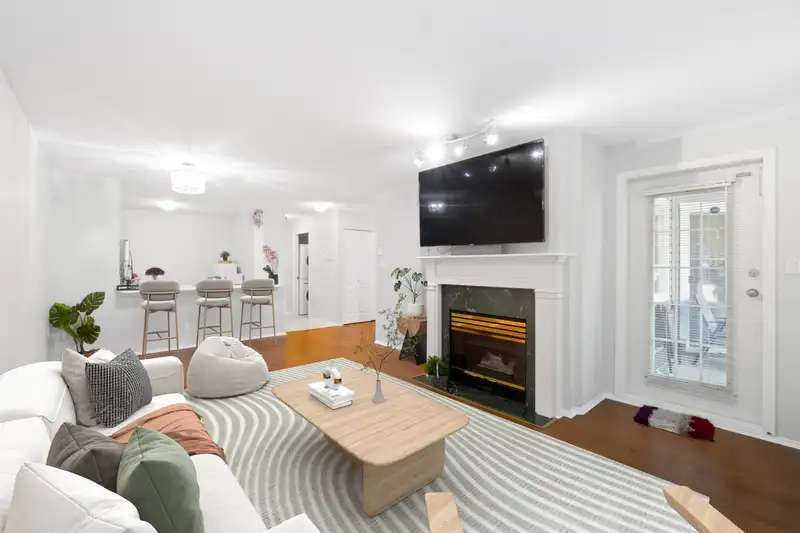 107 15110 108 AVENUE - photo 2 of 12