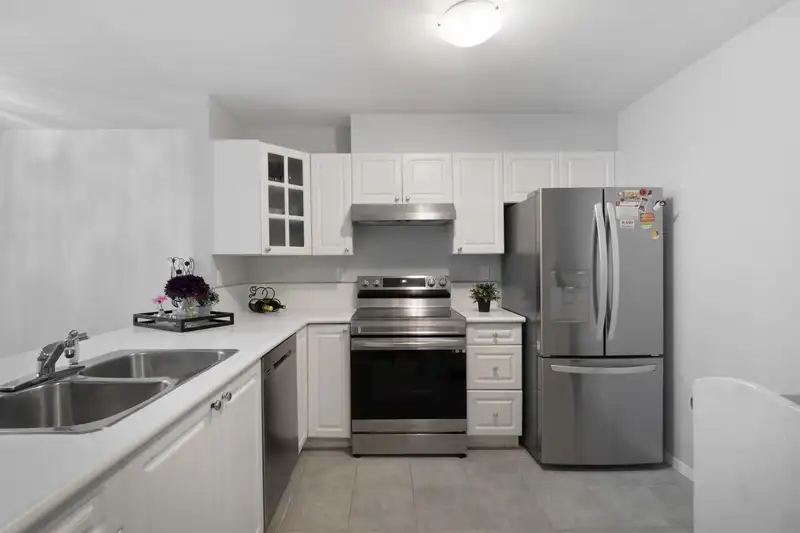 107 15110 108 AVENUE - photo 4 of 12