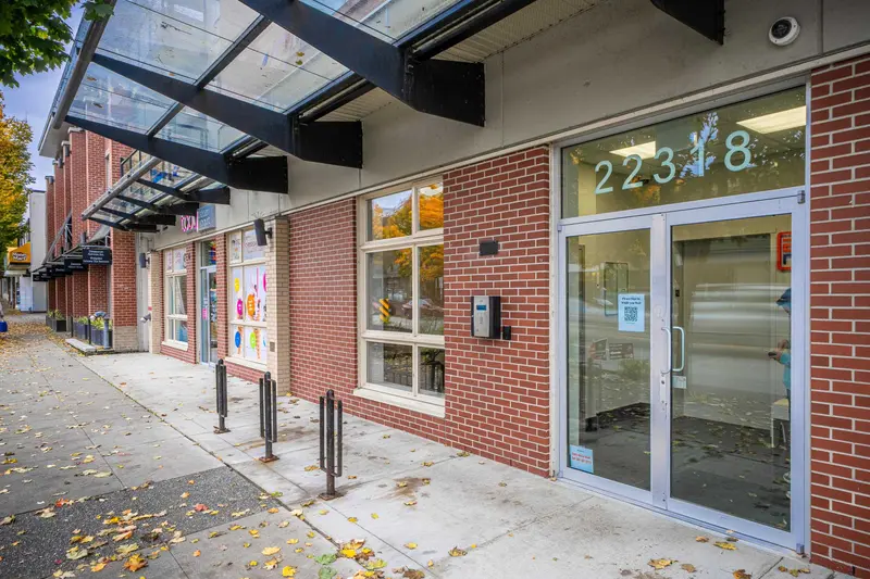 303 22318 LOUGHEED HIGHWAY - photo 2 of 25