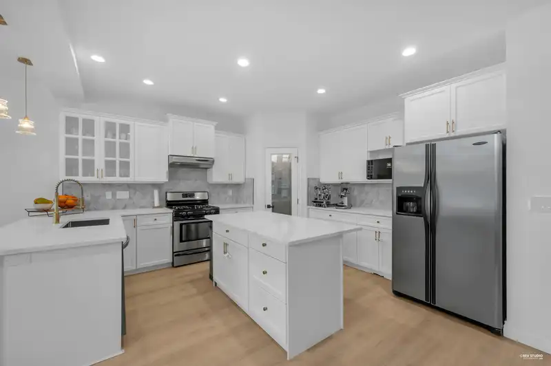 7260 197 STREET - photo 4 of 40