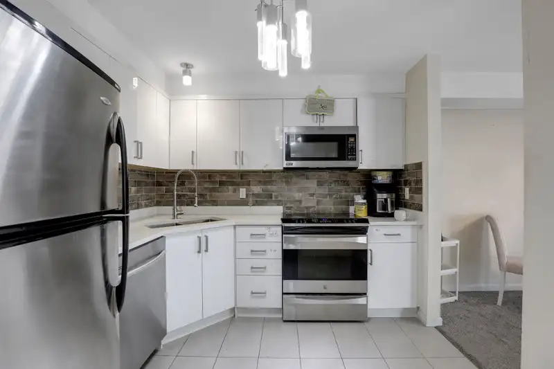 406 13780 76 AVENUE - photo 3 of 27