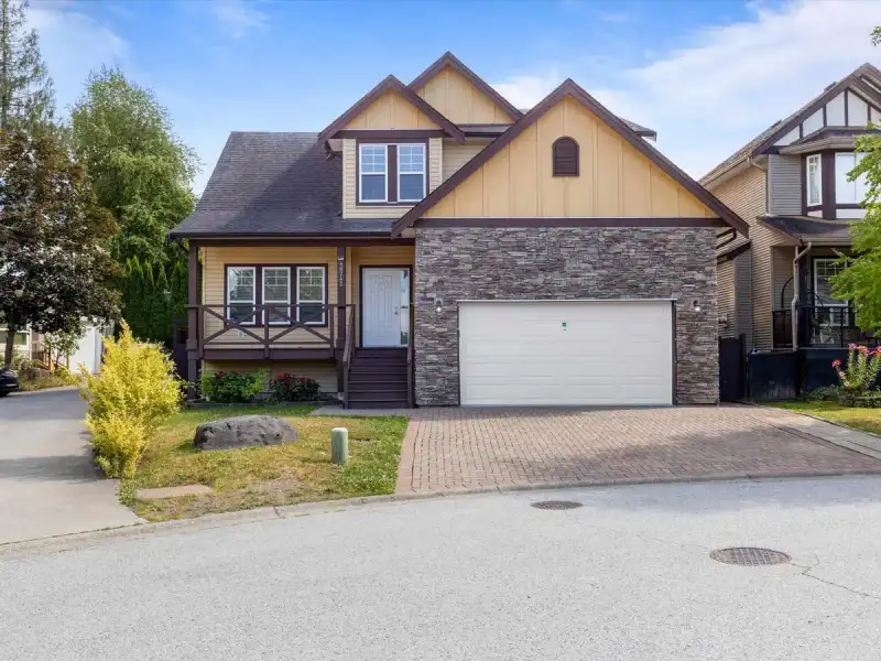 46242 KERMODE CRESCENT - photo 1 of 33