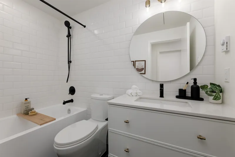 610 215 MCBAY LANE - photo 3 of 10