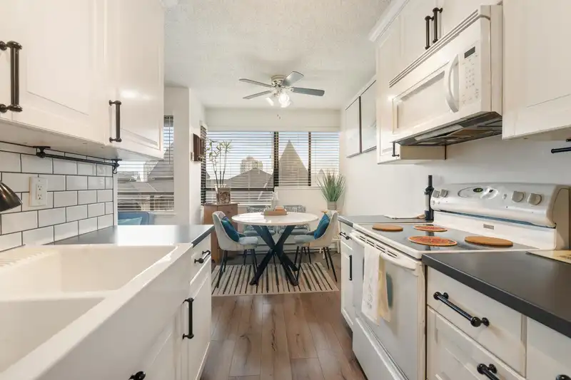 L5 1026 QUEENS AVENUE - photo 1 of 36