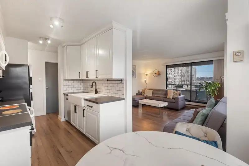 L5 1026 QUEENS AVENUE - photo 3 of 36