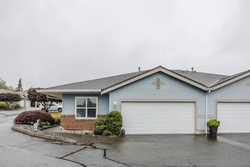 52 8889 212 STREET - photo 2 of 40