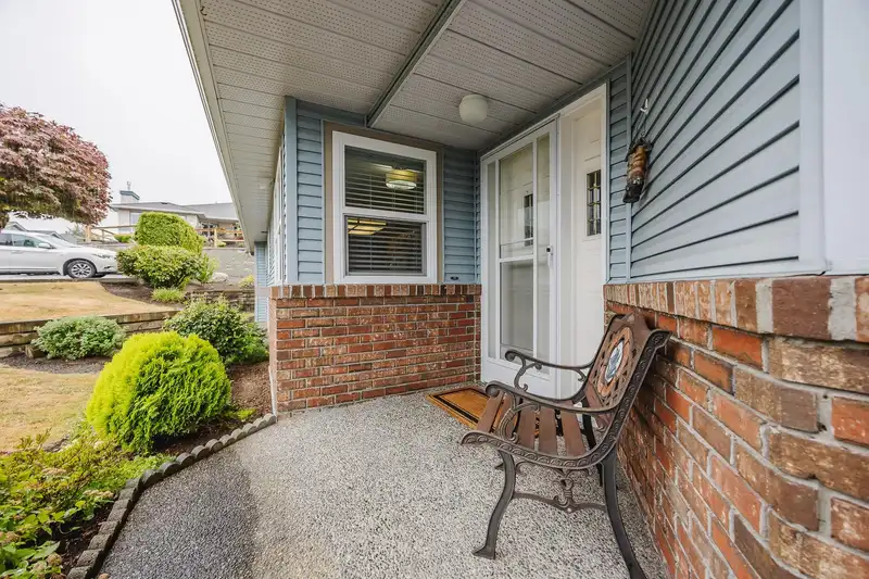 52 8889 212 STREET - photo 3 of 40