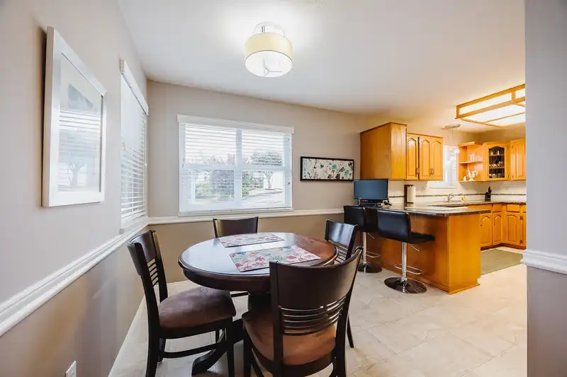 52 8889 212 STREET - photo 4 of 40