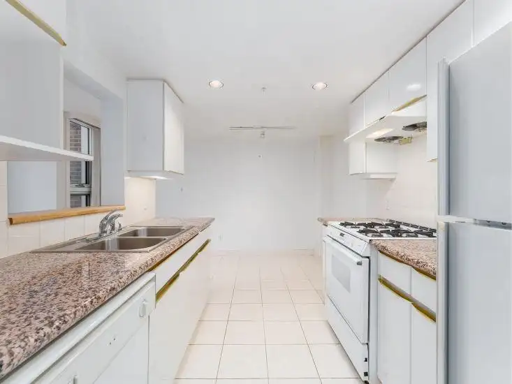 309 651 W 45TH AVENUE - photo 4 of 18