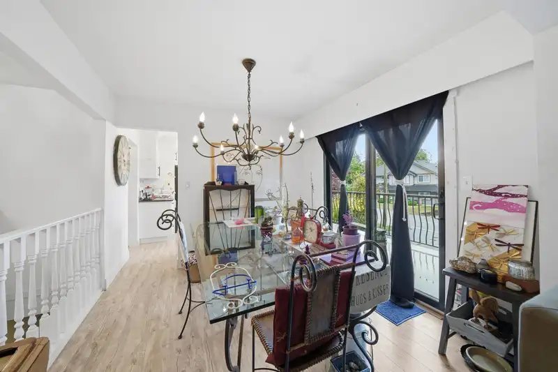 21323 121 AVENUE - photo 4 of 24