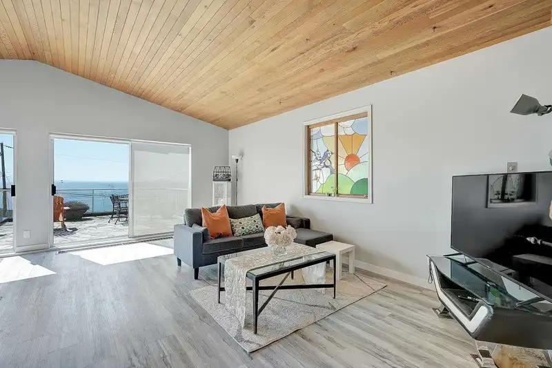 15227 VICTORIA AVENUE - photo 2 of 28