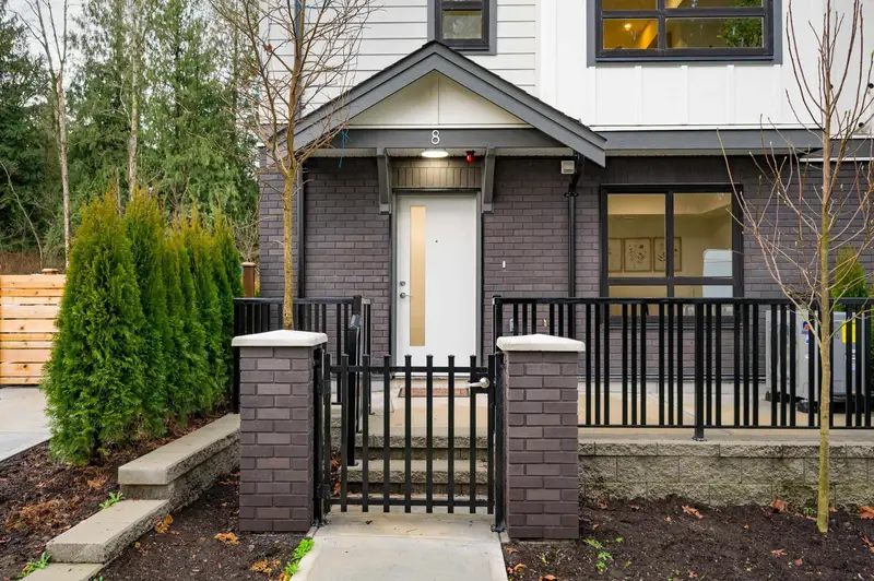 6 5993 143 STREET - photo 2 of 25