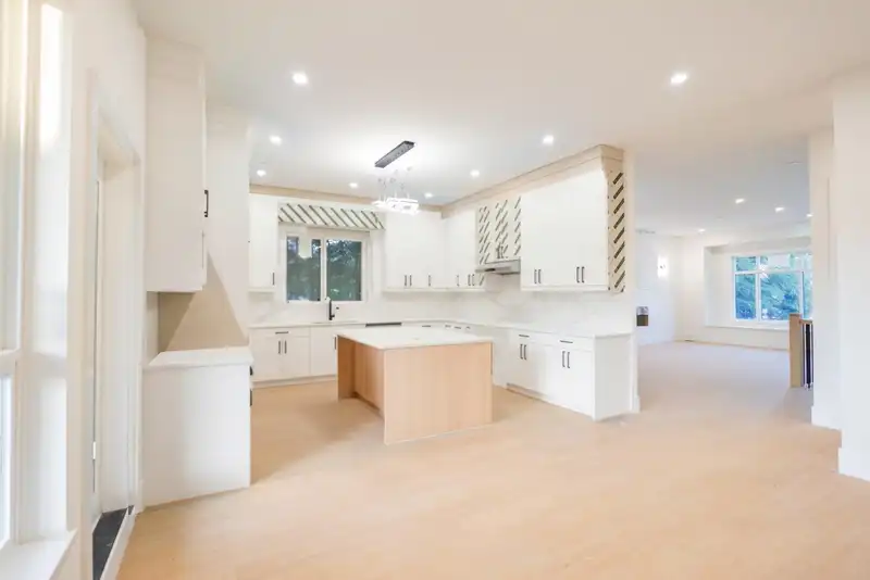 8511 BENEDICT BOULEVARD - photo 4 of 16